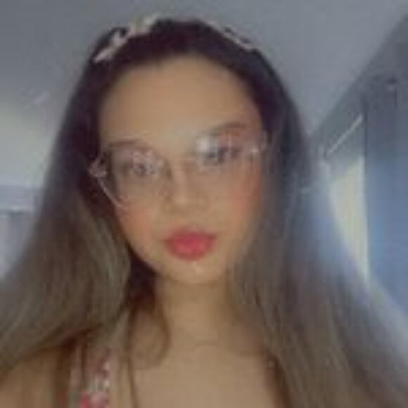 Meet your Posher, Tabitha - Picture 1 of 1